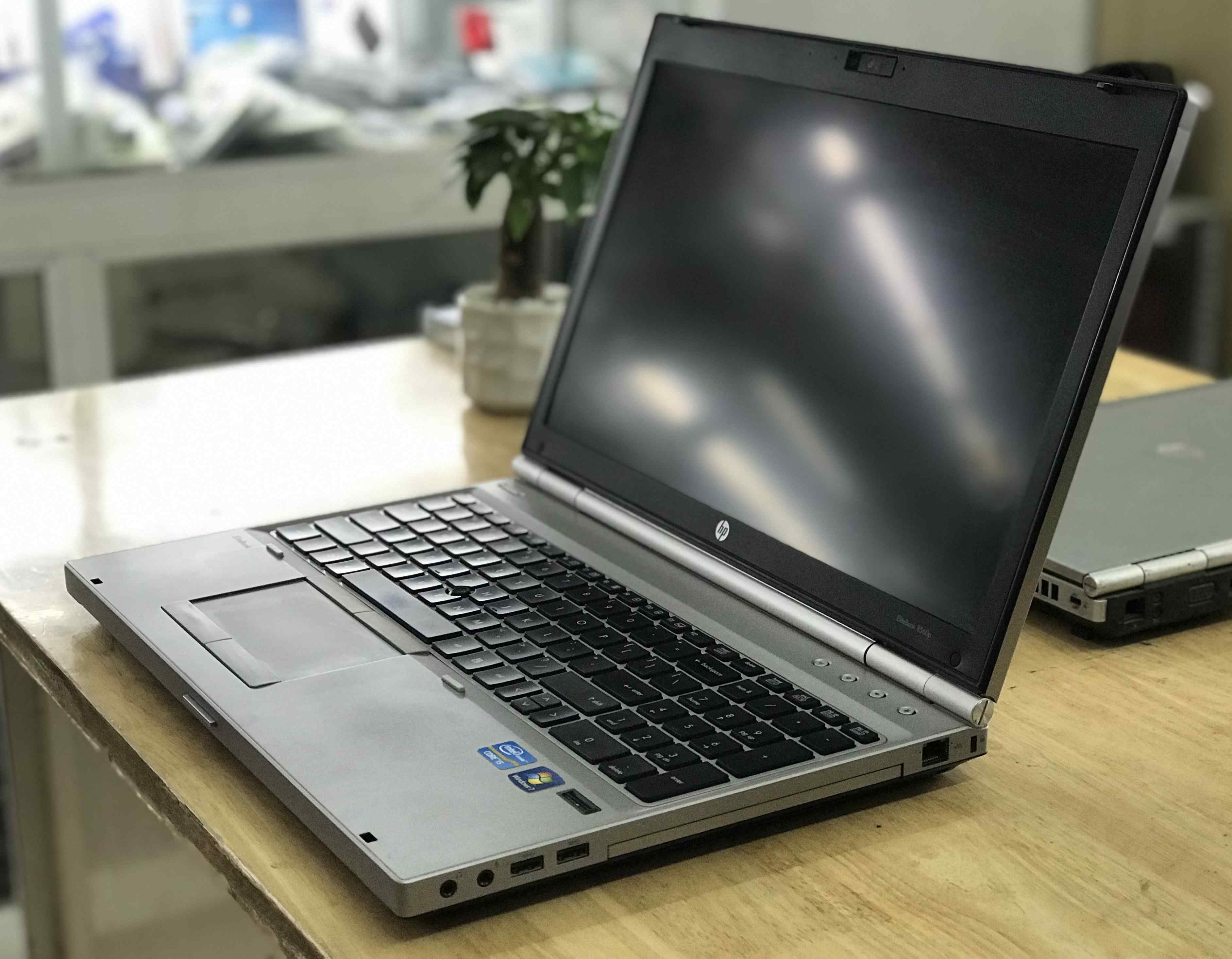 bán laptop cũ hp eliteboook 8560p core i5 giá rẻ