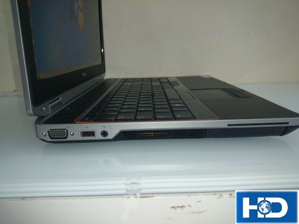 cạnh phải dell latitude E6520