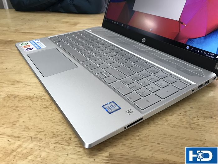 cạnh phải laptop HP 15-CS