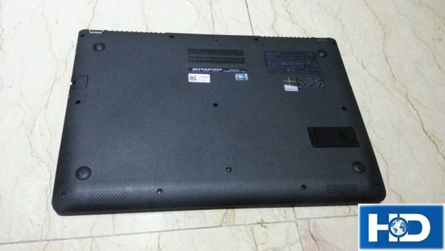 mặt dưới máy dell 5470