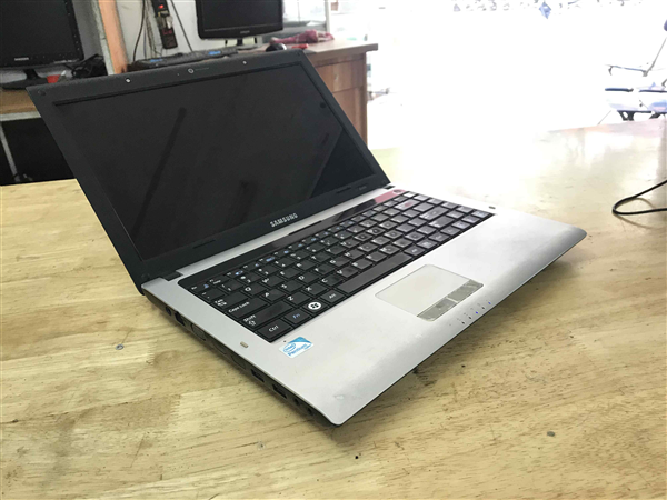 Laptop cũ Samsung R408