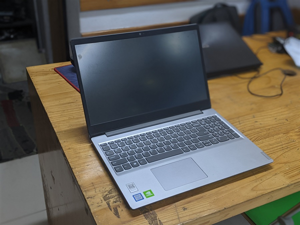 Laptop LENOVO Ideapad S145